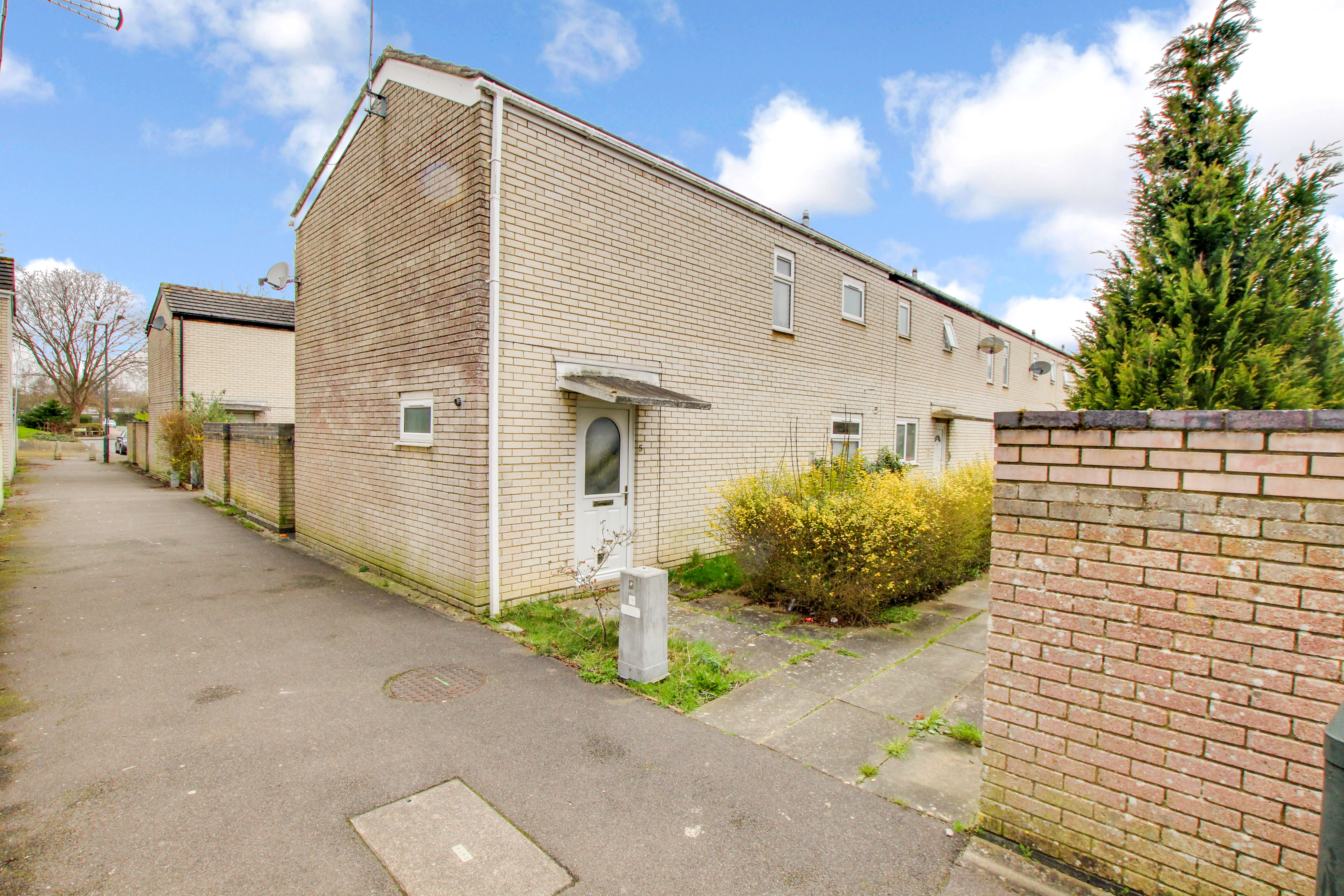 Barton Walk, Furnace Green, Crawley