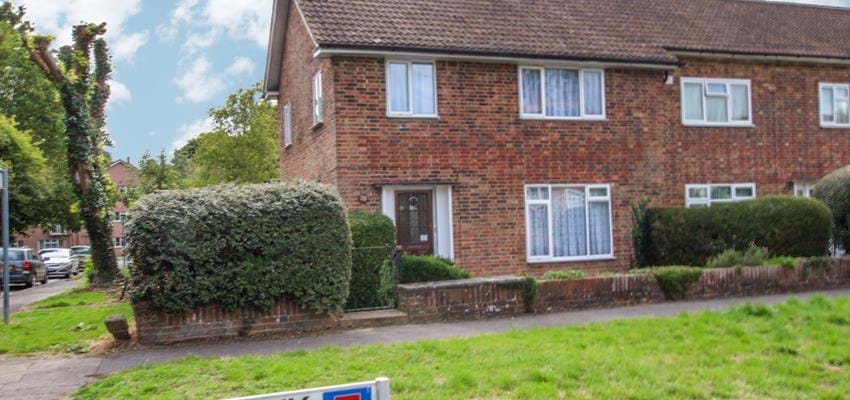 For Sale : The Link, West Green, Crawley