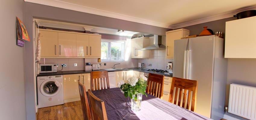 For Sale : Hemsby Walk, Furnace Green, Crawley