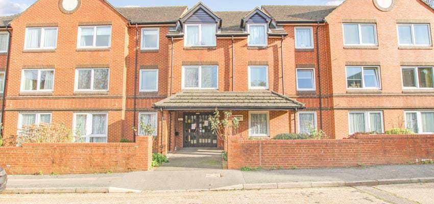 For Sale : Homethorne House, Southgate, Crawley