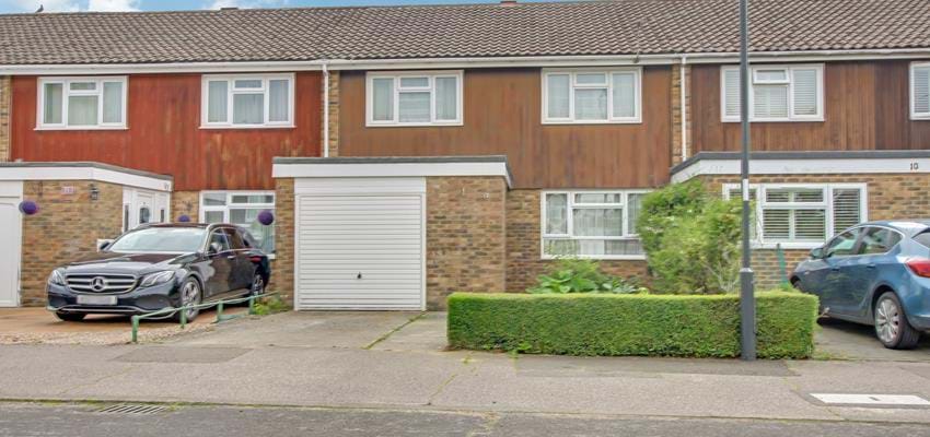 For Sale : Furnace Green, Crawley