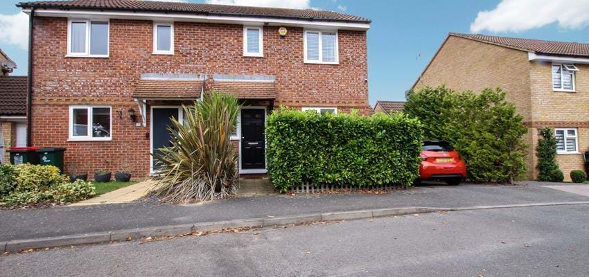 For Sale : Holder Road, Maidenbower, Crawley